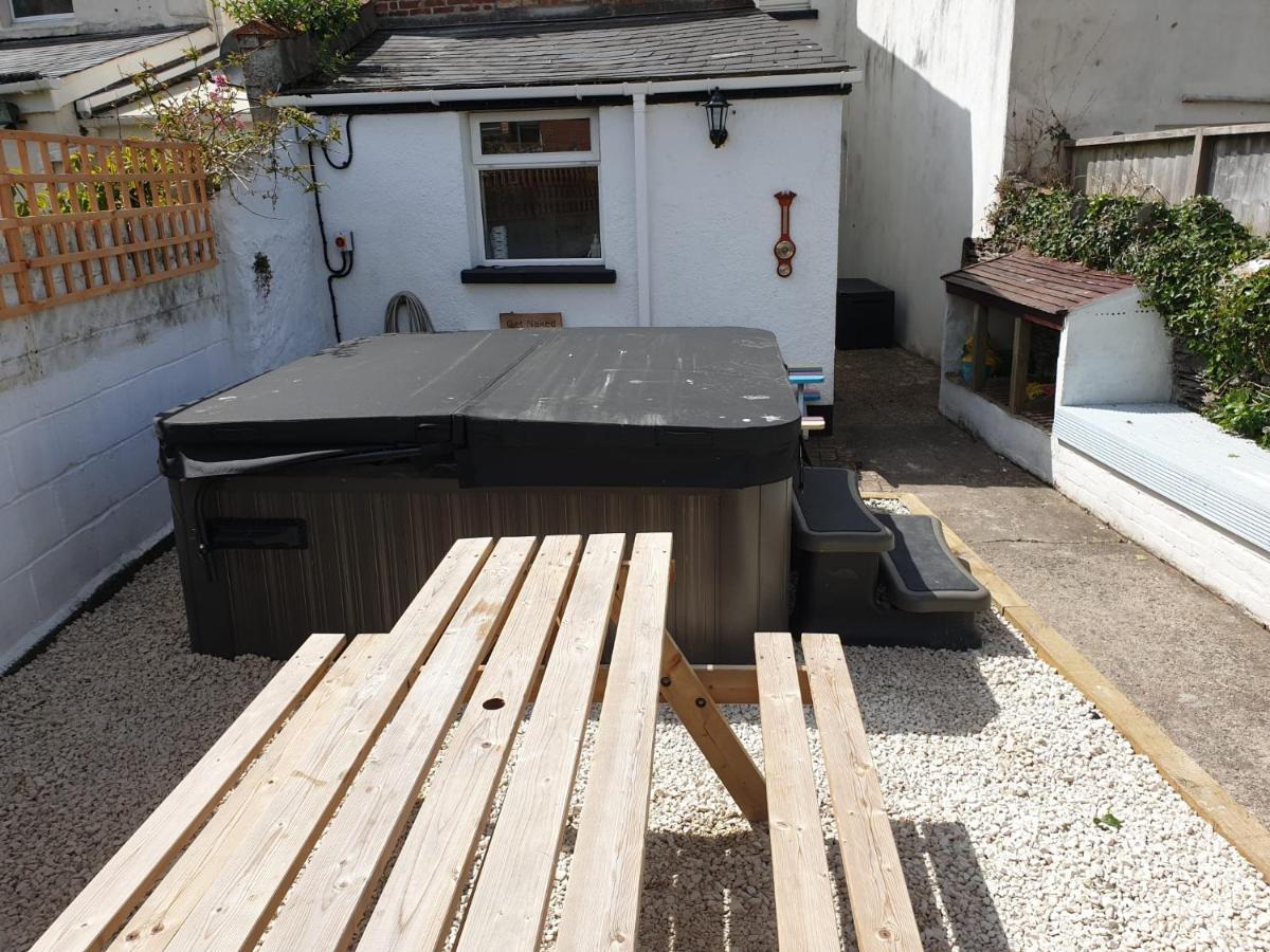 Holiday home Belmont - 4 Bed - Hot Tub Additional Cost - Sleeps 10-tjs22bv Ilfracombe